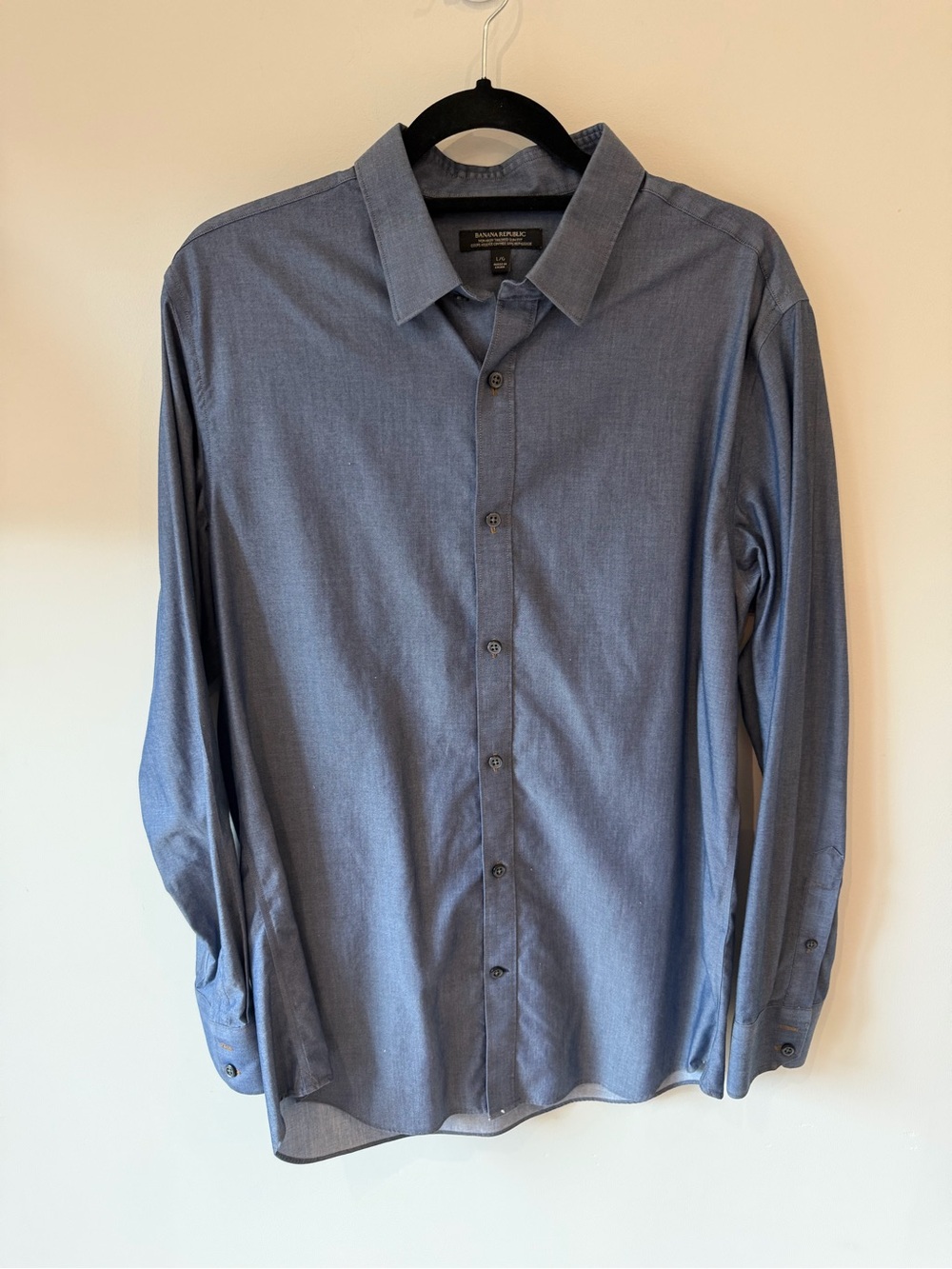Banana Republic Men’s Large Tailored Slim Fit Non-Iron Blue Dress Shirt